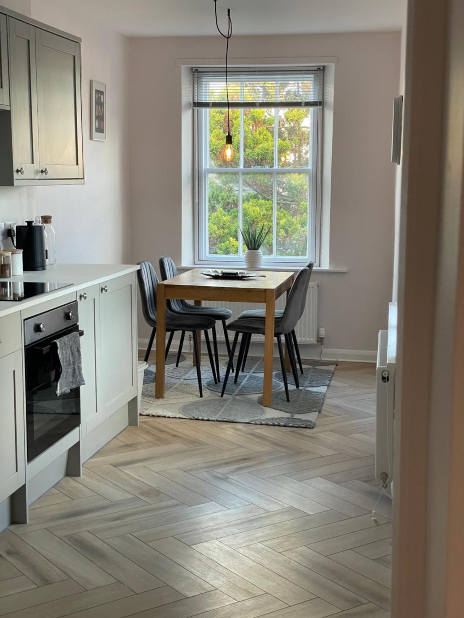 Castle View - The Hideout Apartment *