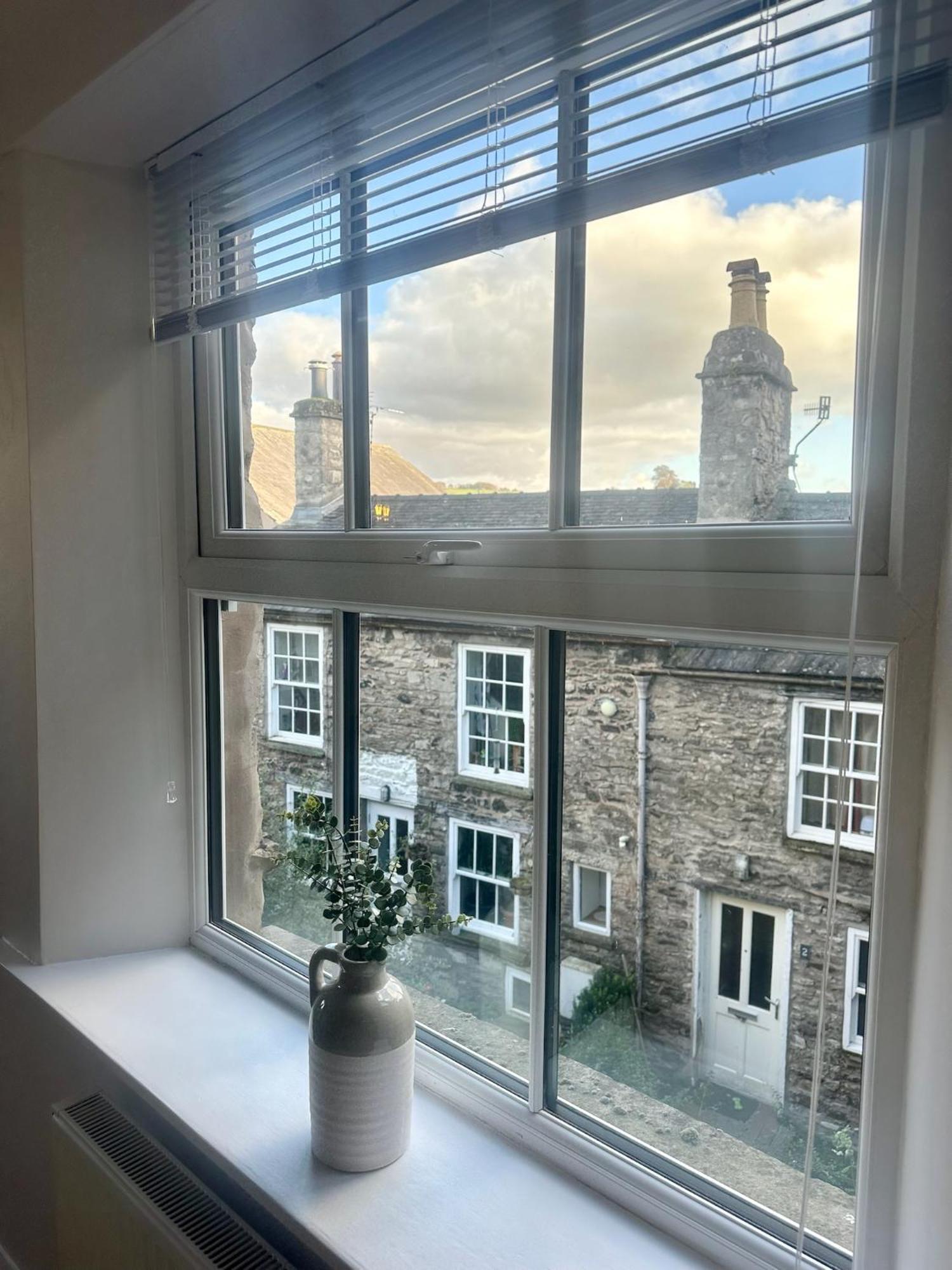 Castle View - The Hideout Apartment